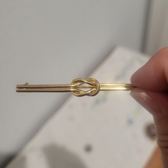 Vintage Signed Napier Bar Pin Brooch Gold Tone Knot Center - Picture 1 of 8
